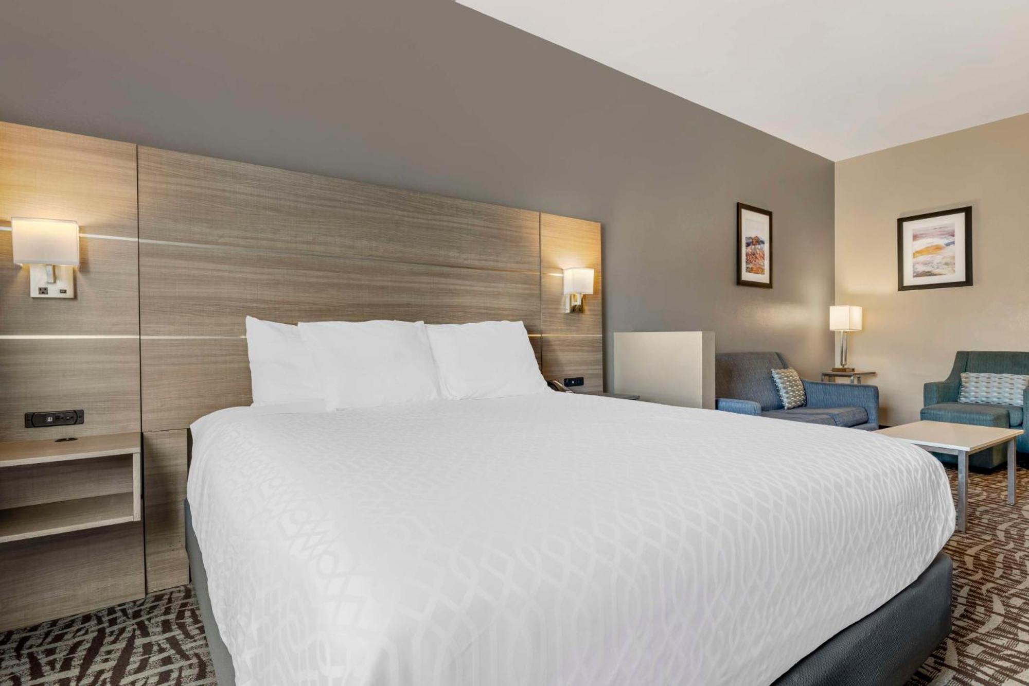Western Elsinore Inn&suites Hotel