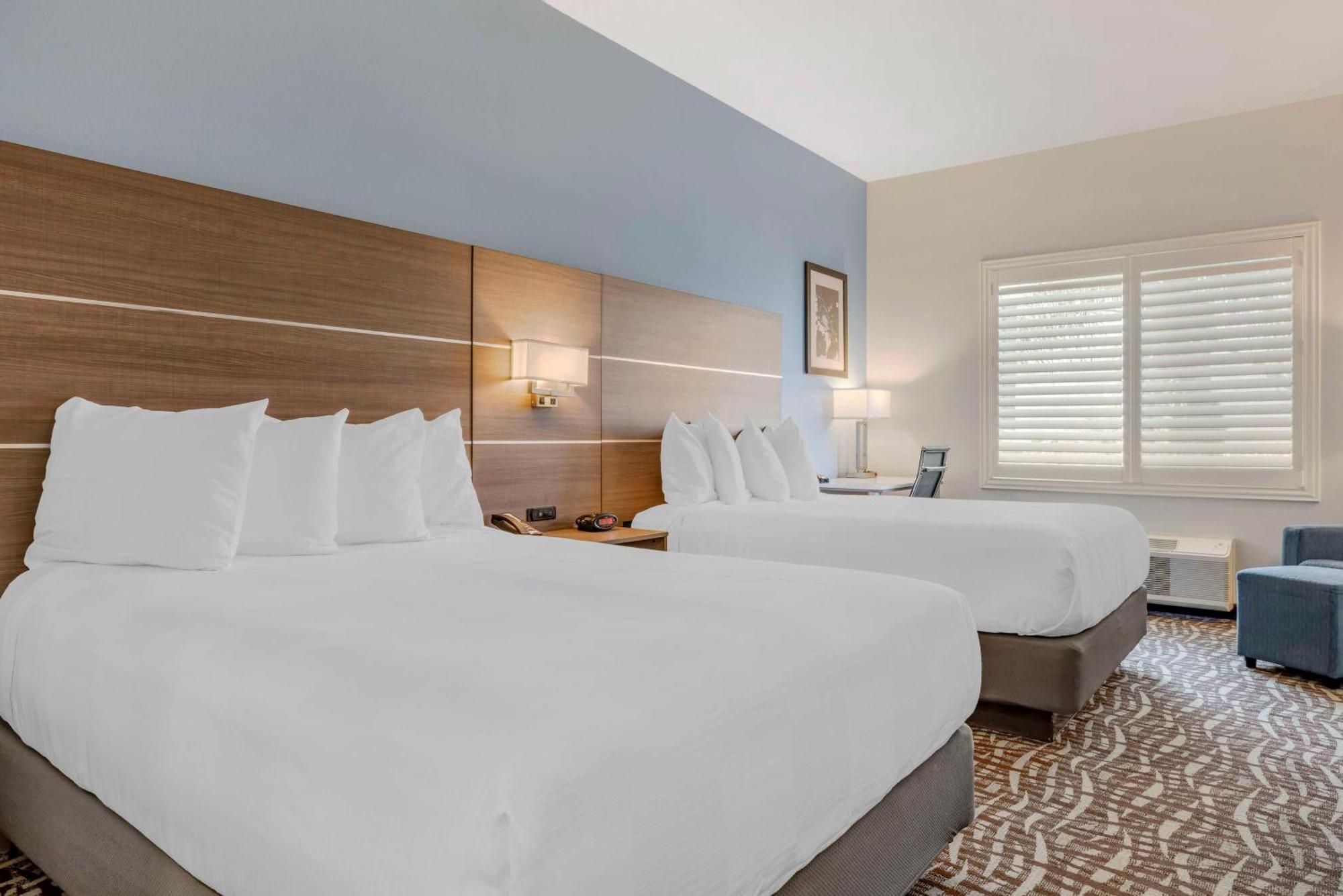 Western Elsinore & Hotel