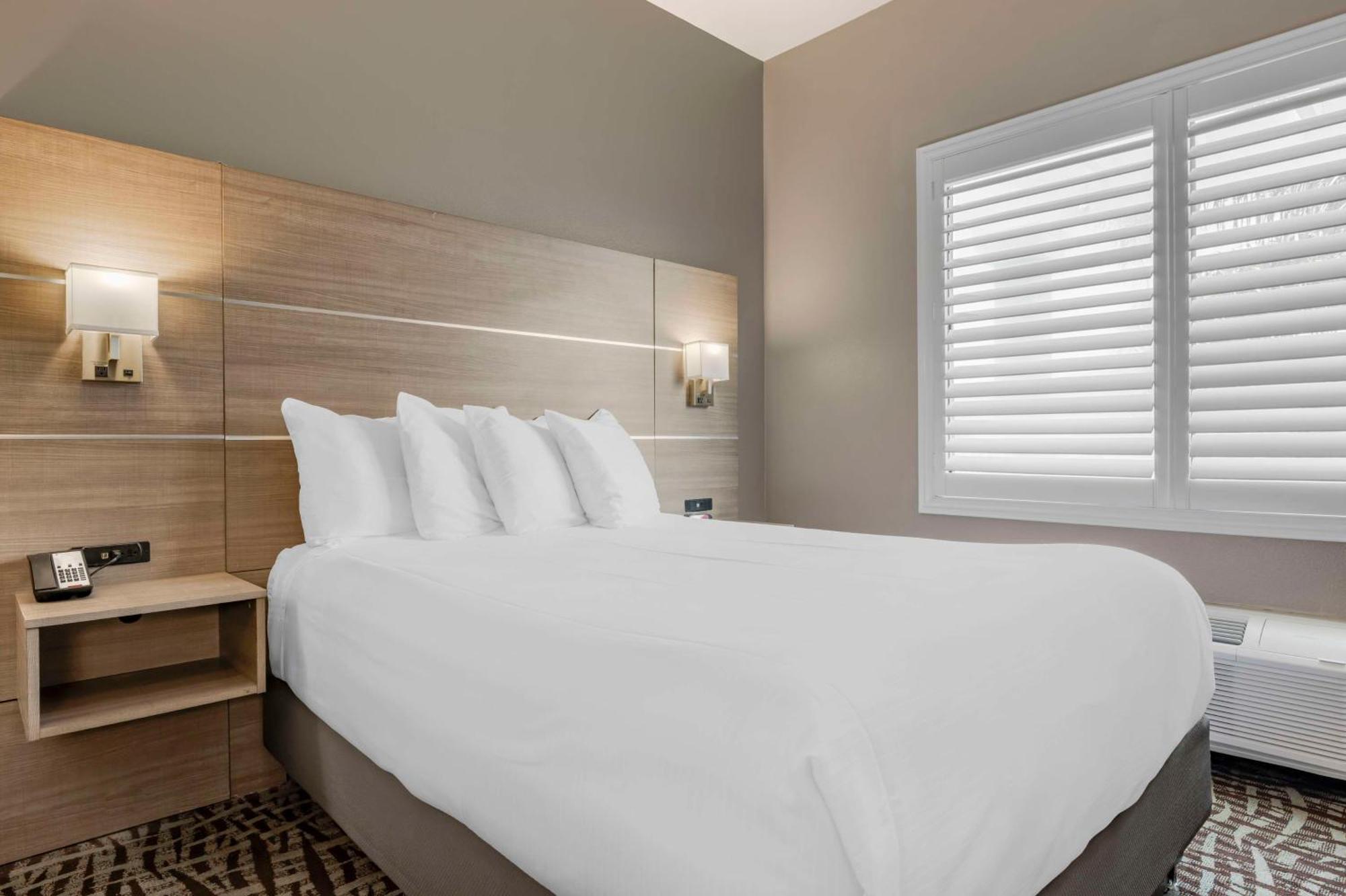 Western Elsinore Inn&suites Lake Elsinore