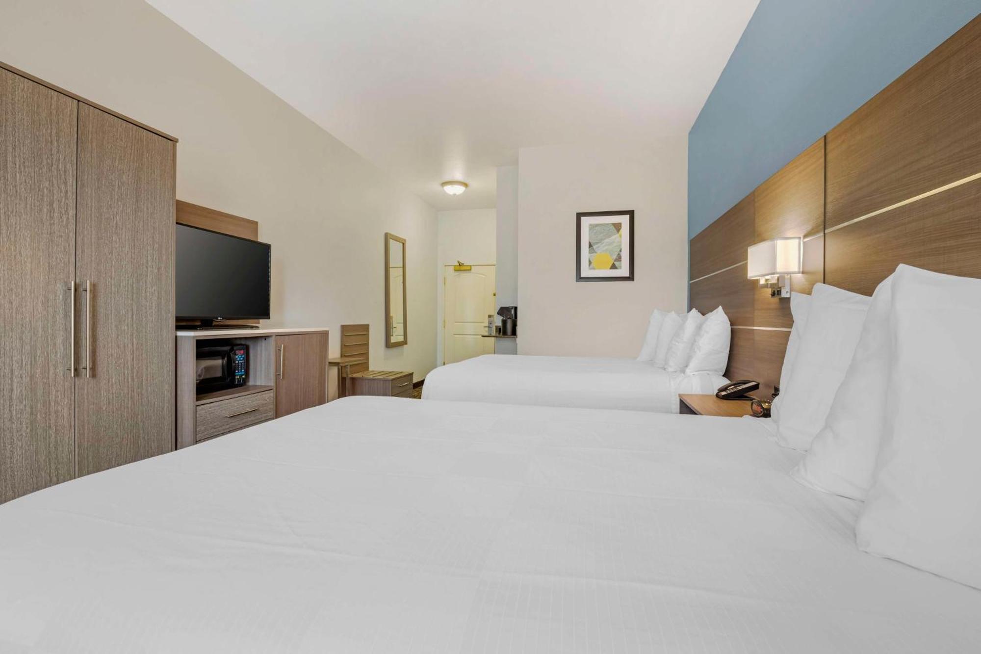 Western Elsinore & Hotel 3*