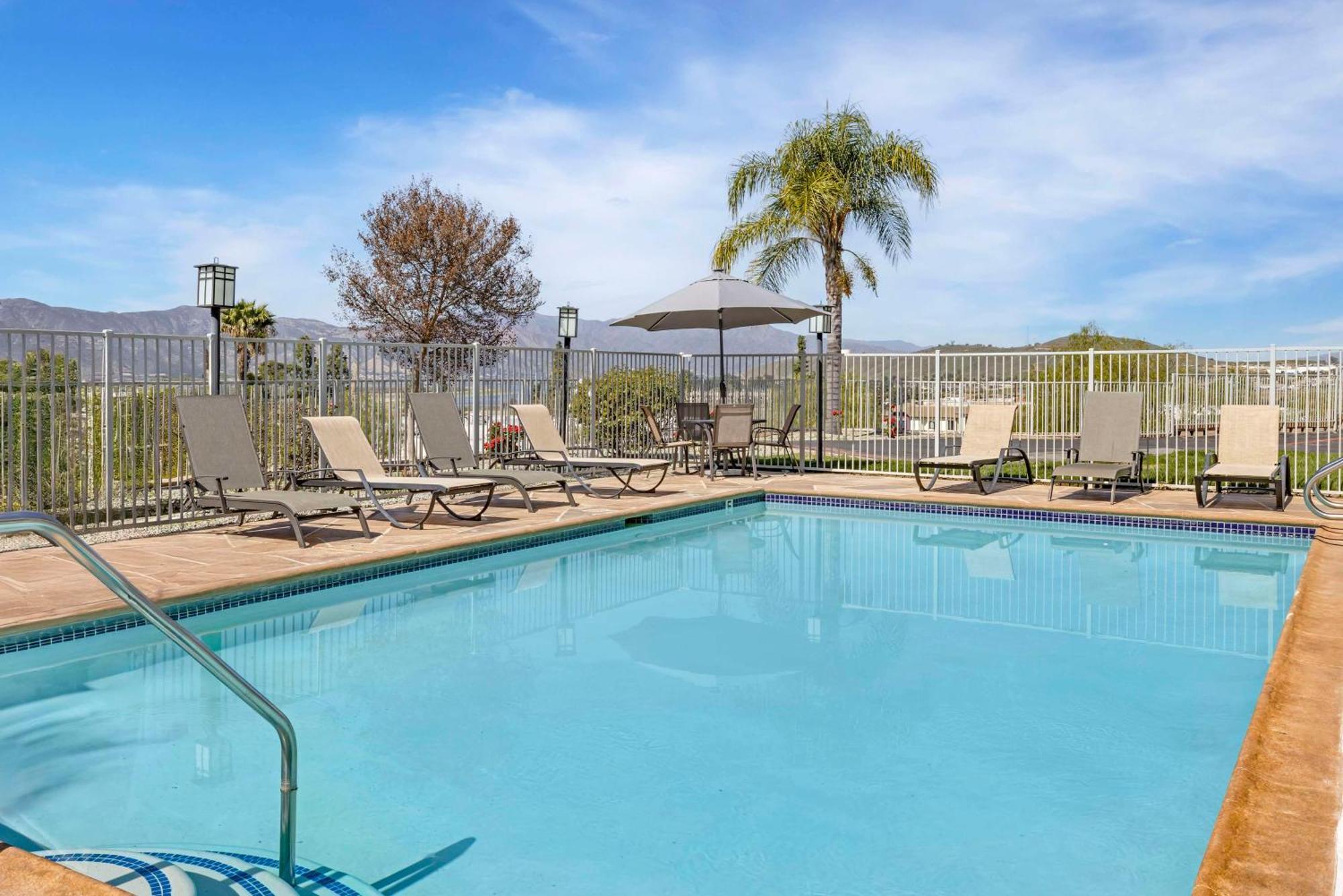 Western Elsinore Inn&suites 3*