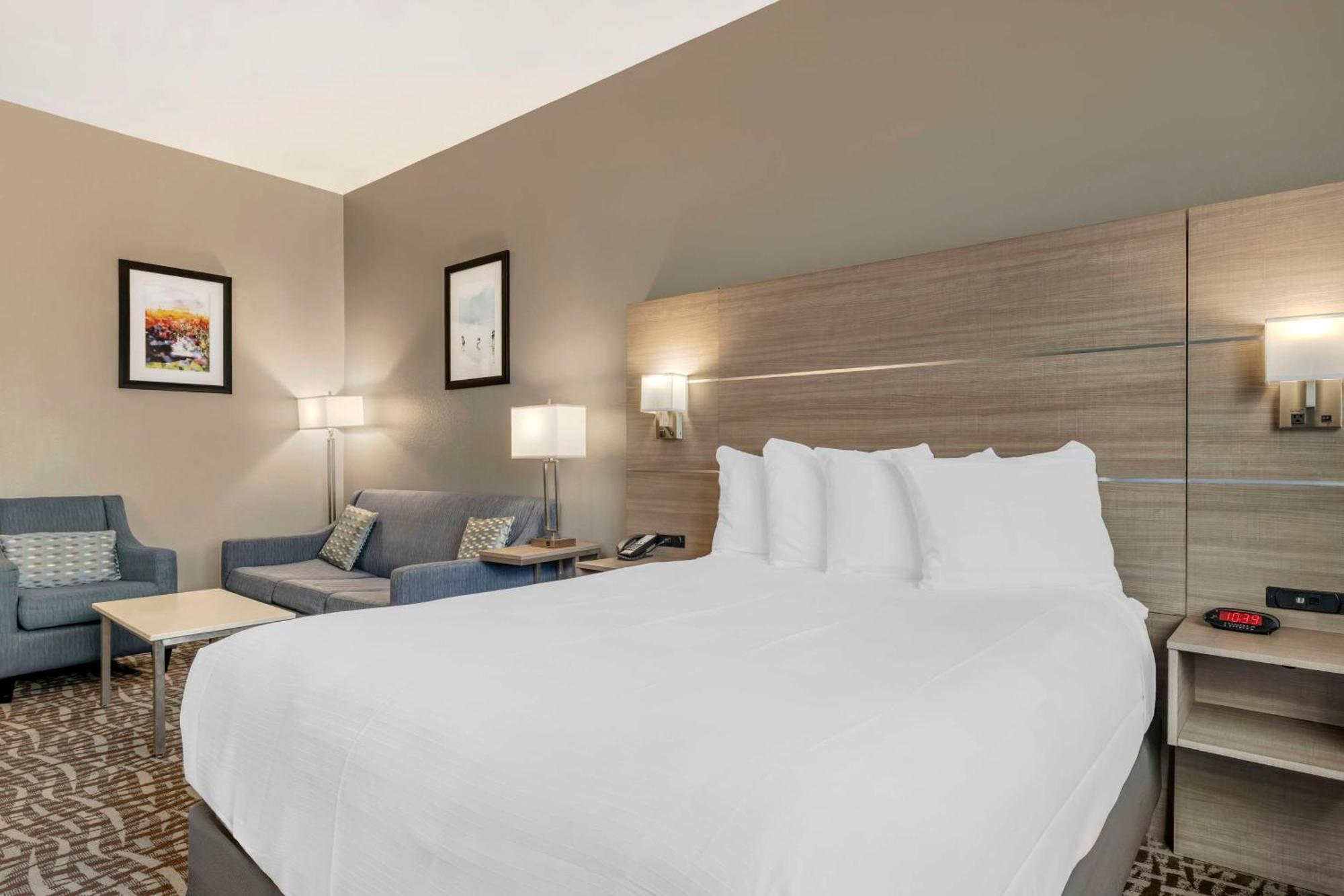 Western Elsinore Inn&suites