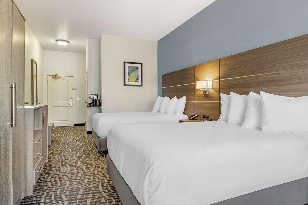 Western Elsinore & Hotel
