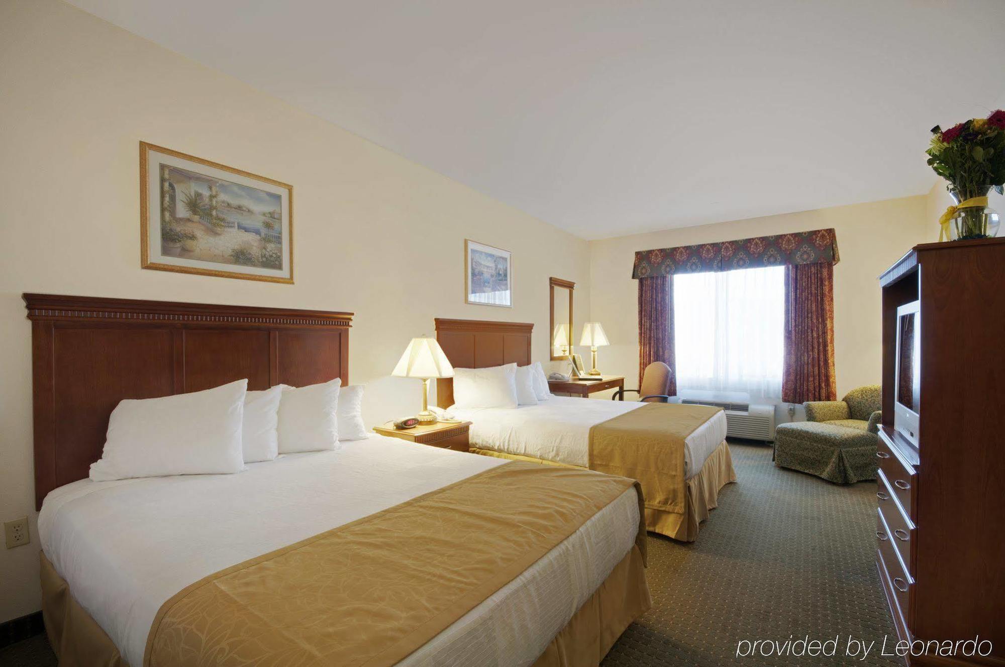 Western Elsinore & Hotel