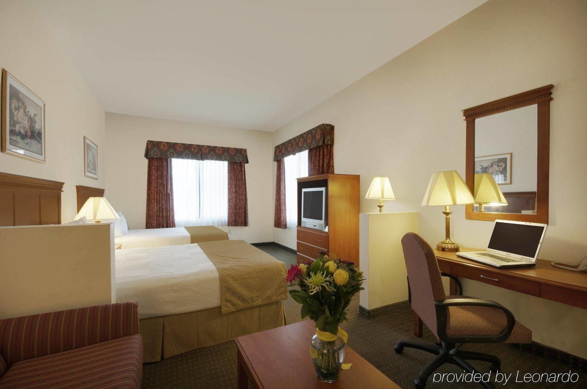 Western Elsinore Inn&suites