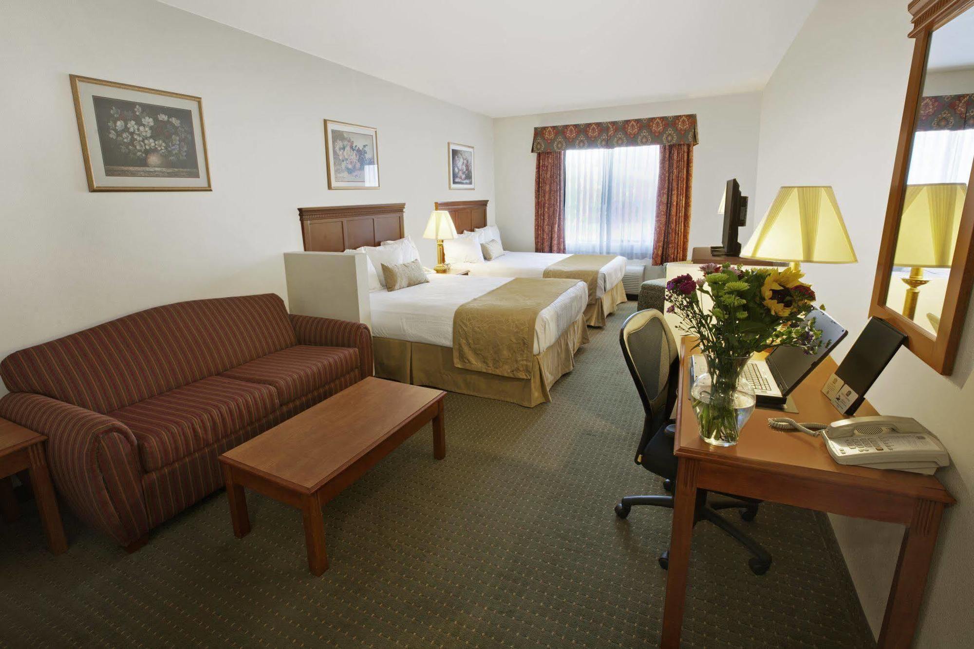 Western Elsinore Inn&suites