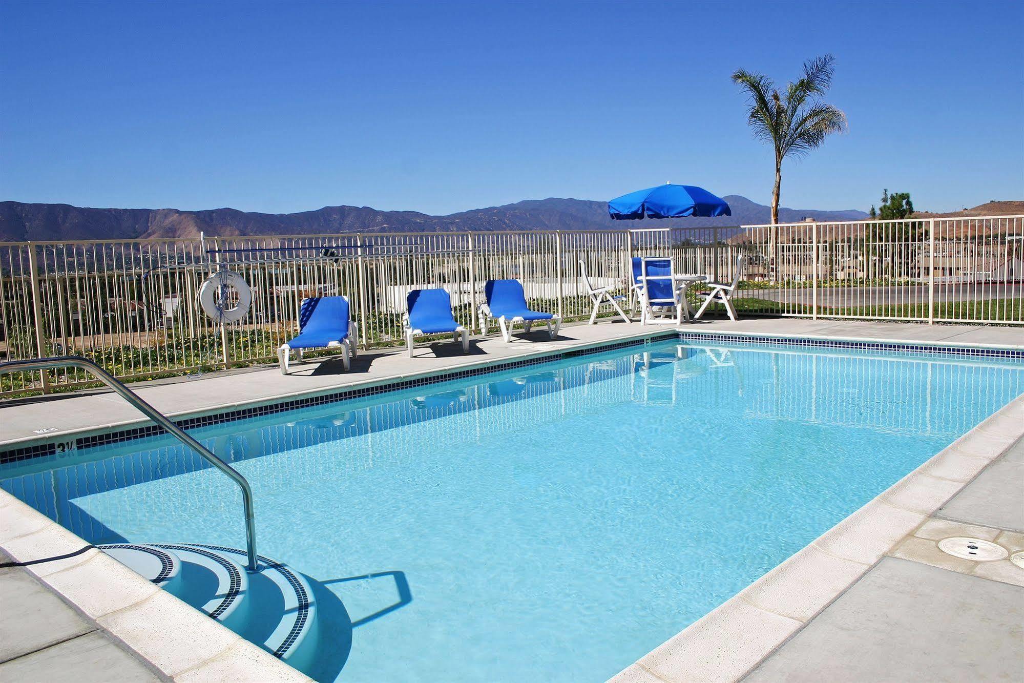 Western Elsinore & Hotel