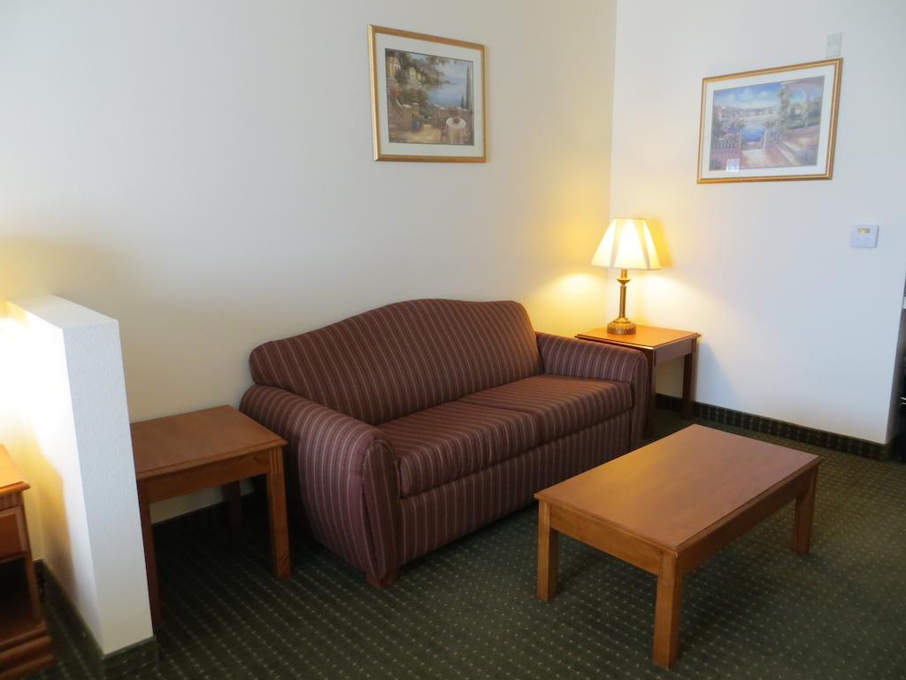 Western Elsinore Inn&suites 3*