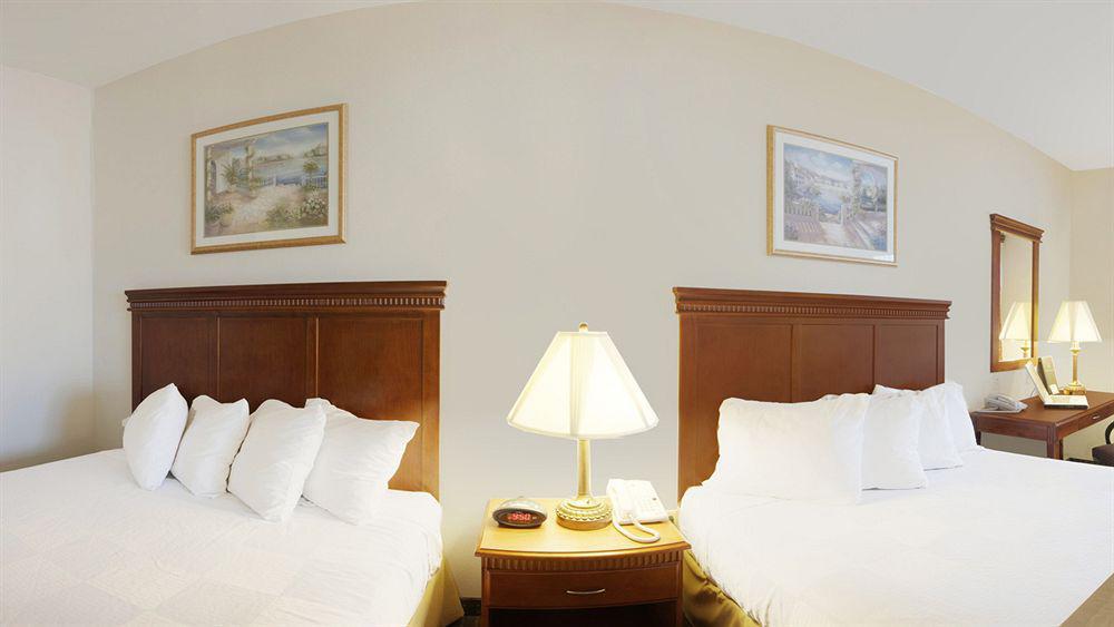 Western Elsinore & Hotel Lake Elsinore